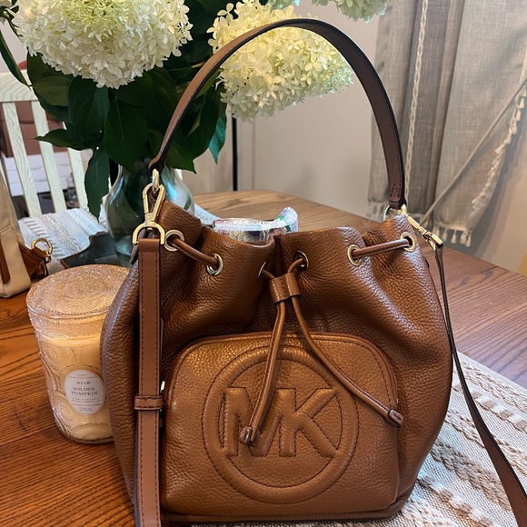 mk bucket bag brown - Picture 4 of 4